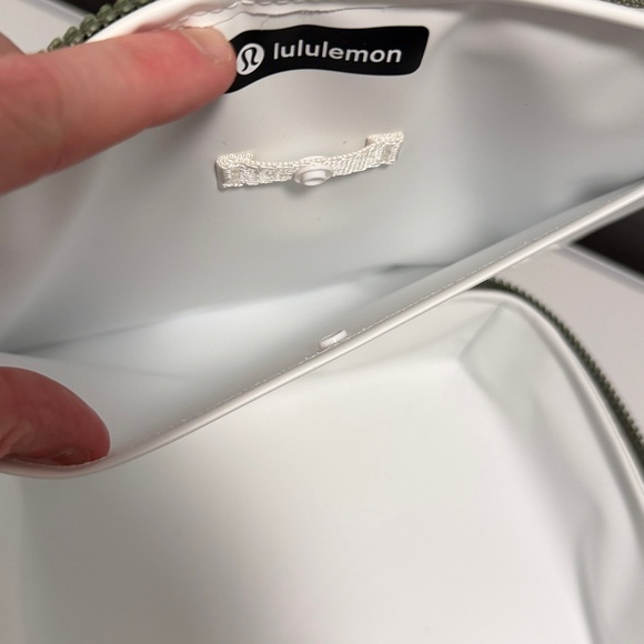 Lululemon Green/ White Travel Lunchbox - Picture 4 of 5
